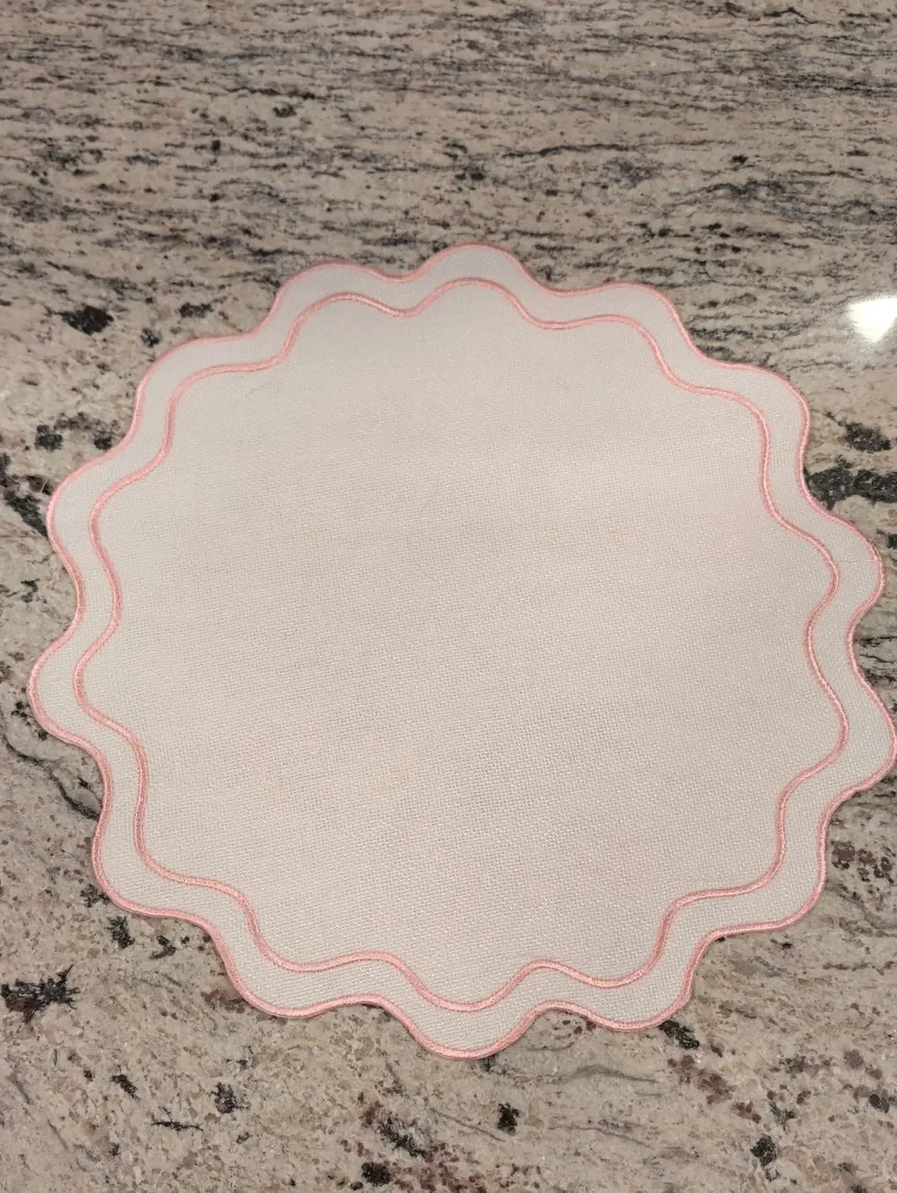 Scalloped Edge Pink Accent Round Placemats - Set of 12